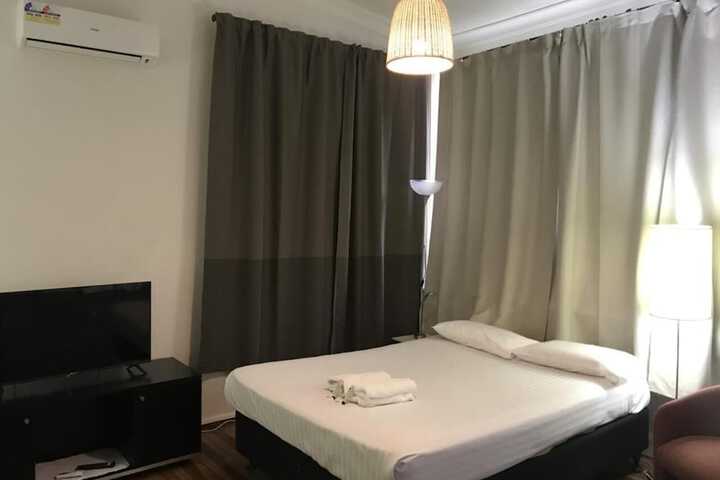 Room 9 of 29