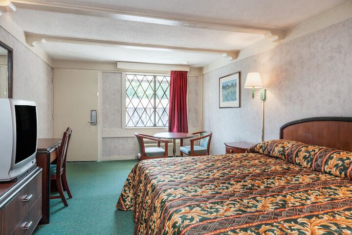 Room 22 of 34