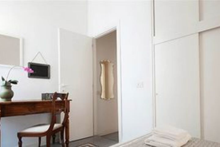 Room 102 of 209
