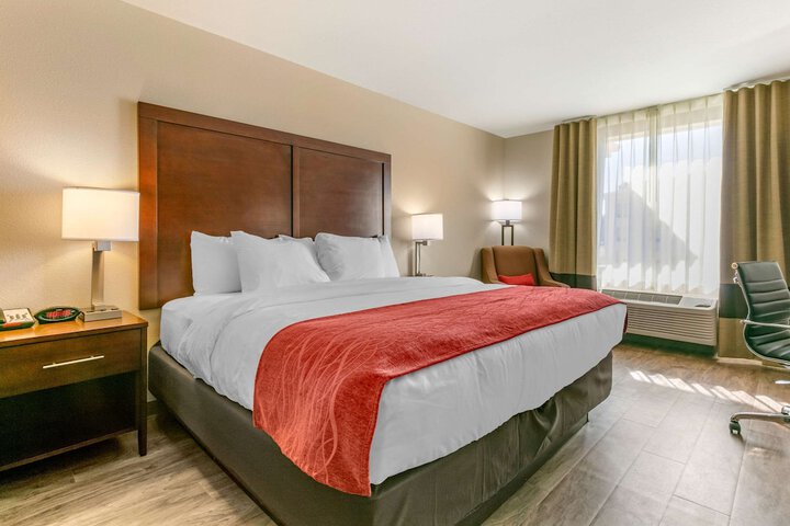 1 King Bed (11 of 18)