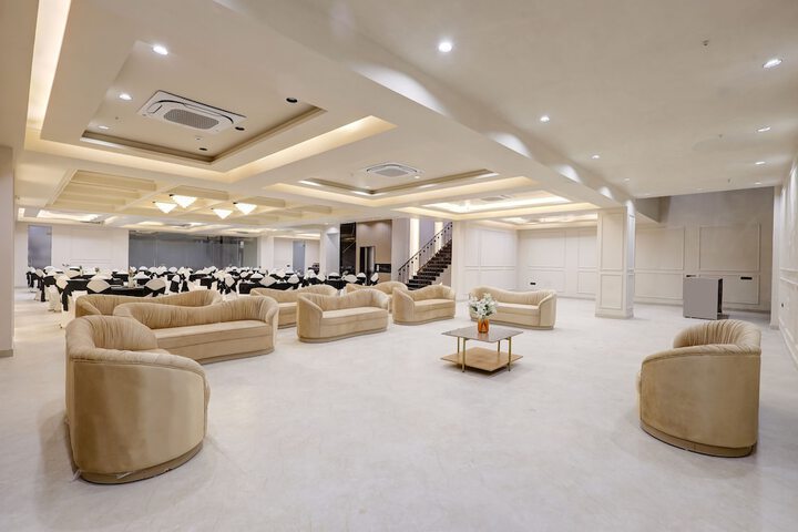 Ballroom/Hall 75 of 98