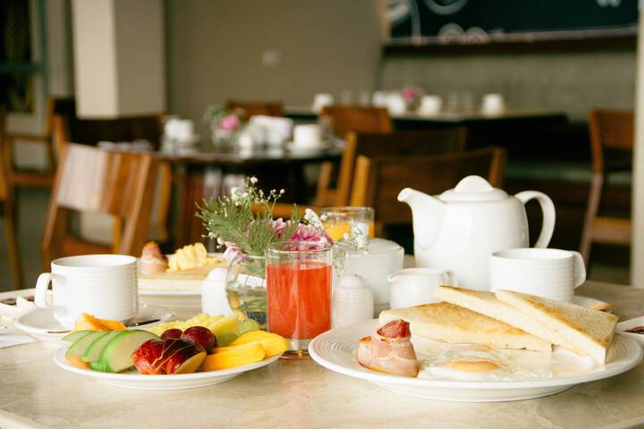 Breakfast/Coffee Service 33 of 38