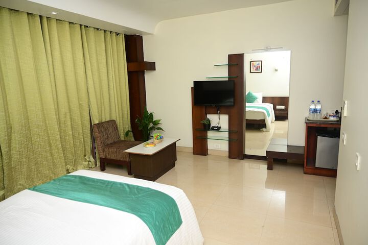 Room 10 of 25