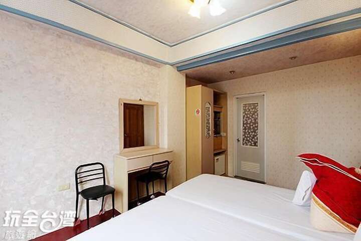 Room 3 of 51