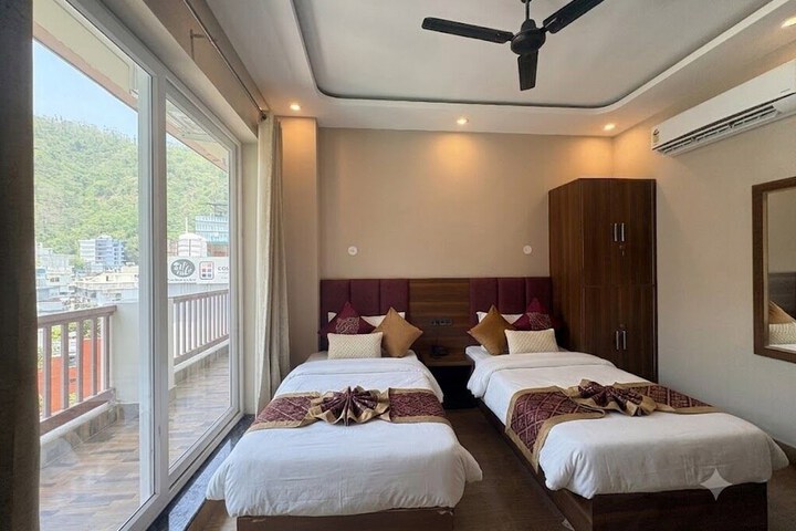 Room 16 of 25