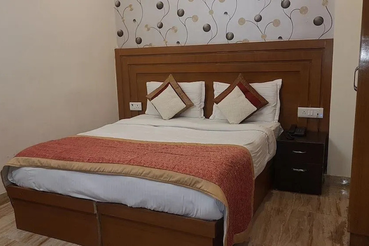 Room 5 of 10