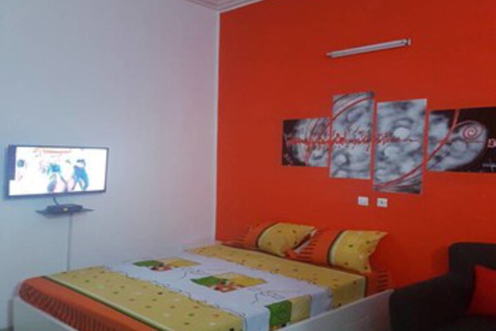 Room 9 of 13
