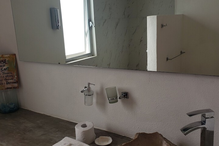 Room 15 of 18