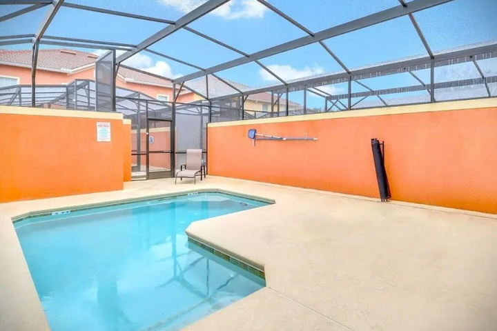 Pool 13 of 32