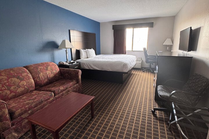 1 King Bed (1 of 12)