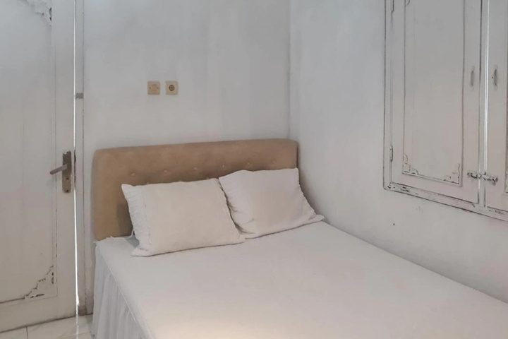 Room 6 of 13
