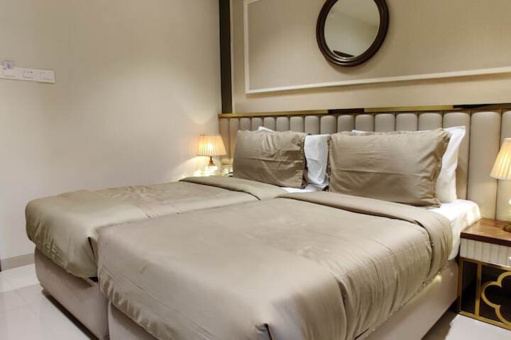 Room 27 of 48