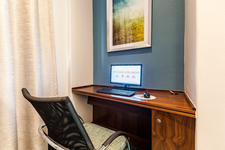 Business Center 19 of 25