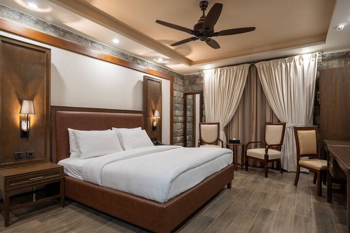 Room 6 of 35