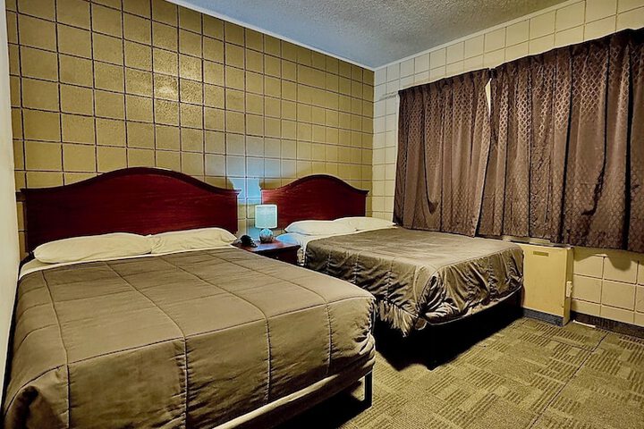 Room 17 of 39