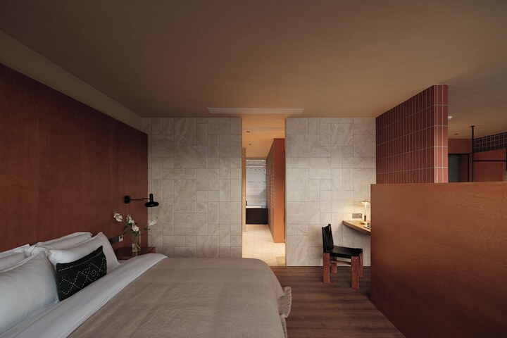 Room 40 of 169