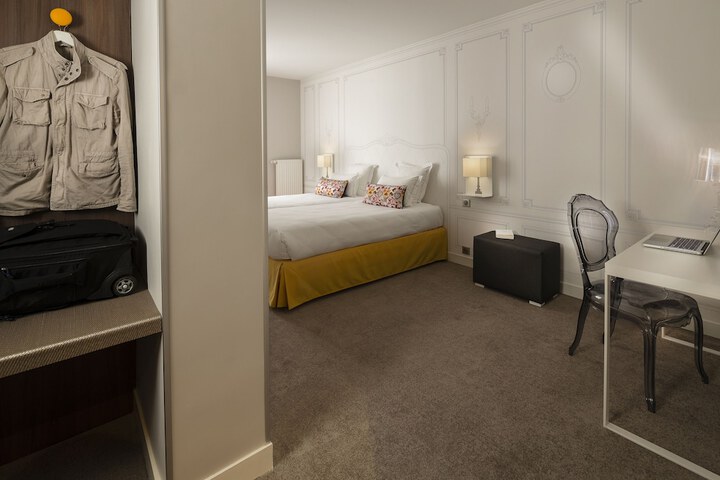 Room 11 of 37
