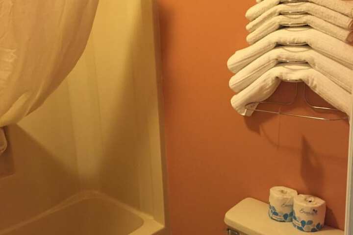 Room 28 of 33