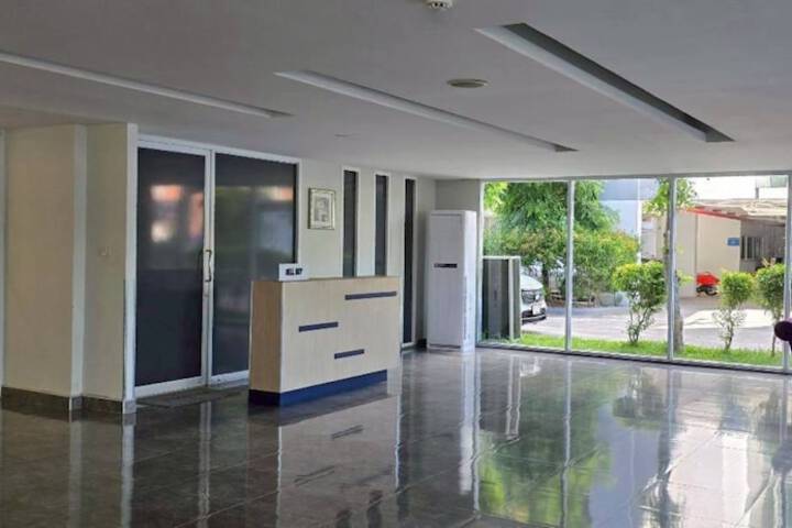 Entrance & Lobby