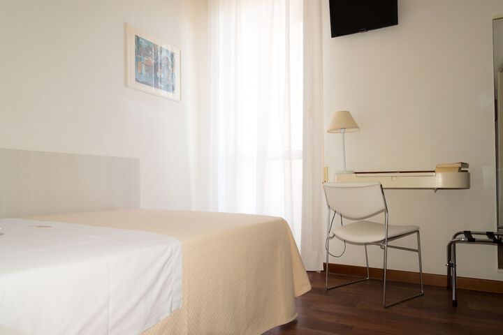 Room 4 of 63