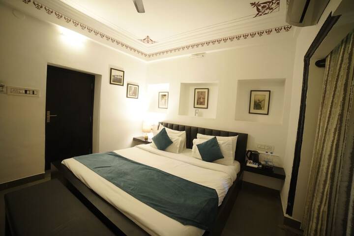 Room 37 of 65