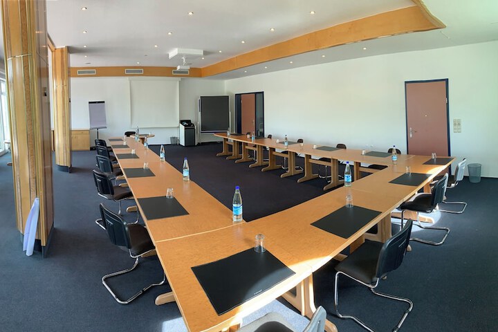 Ballroom/Hall 80 of 96
