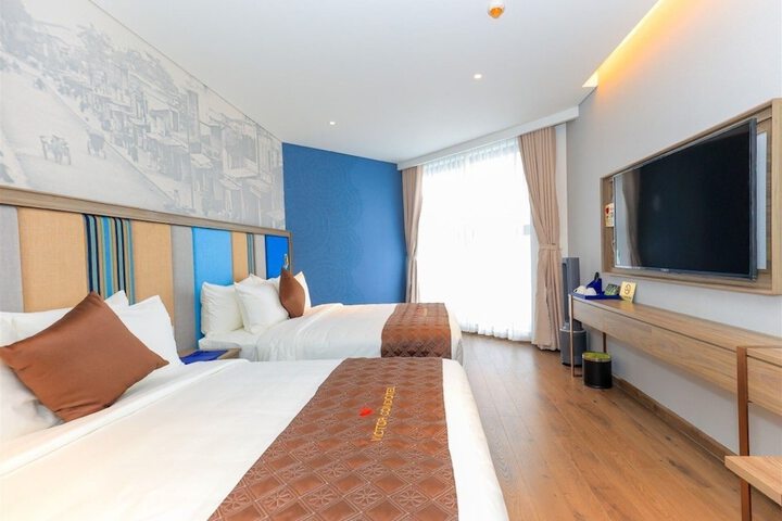 Room 7 of 13