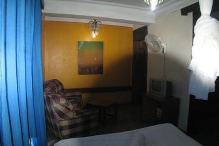 Room 5 of 13