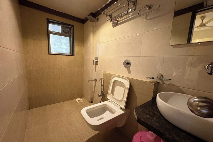 Room 26 of 33