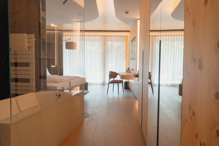 Room 6 of 40