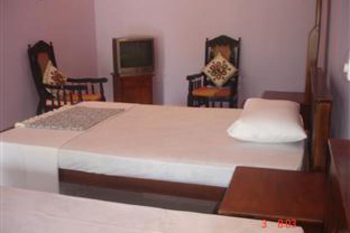 Room 2 of 5