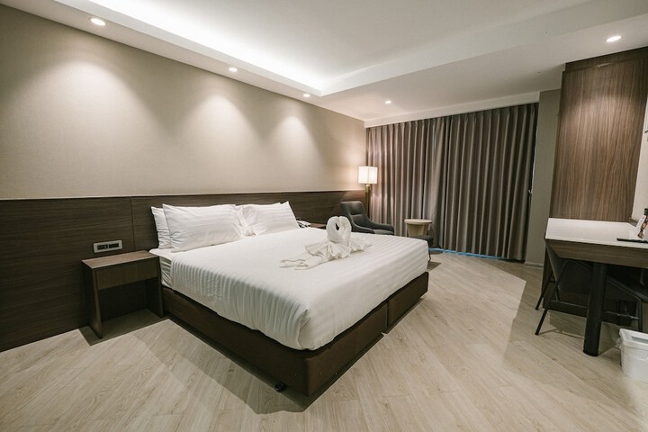 Room 25 of 100