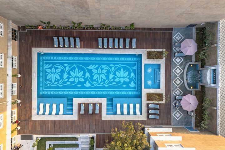 Pool 44 of 84