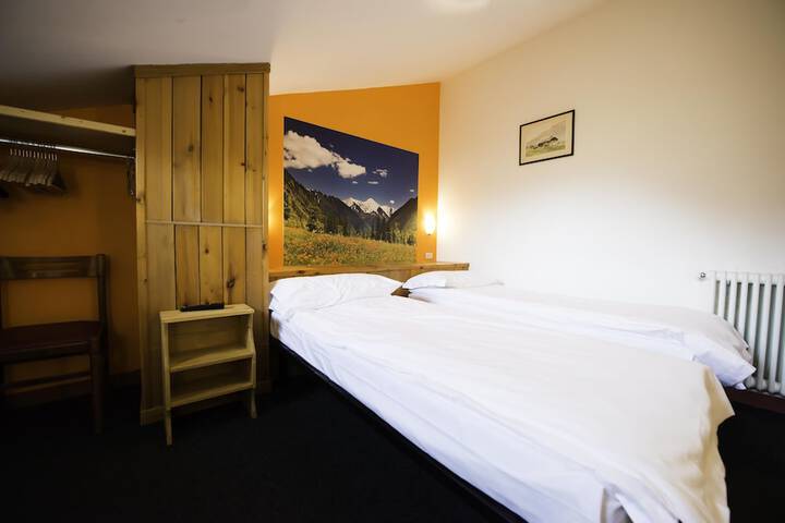 Room 47 of 112