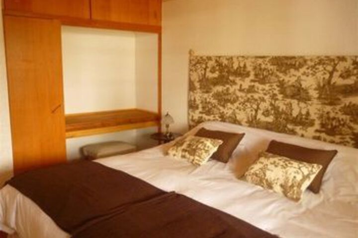 Room 8 of 33