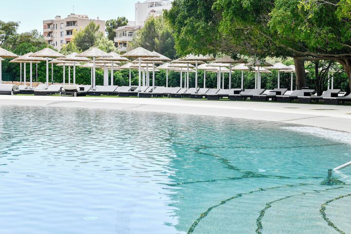 Hotel Pool