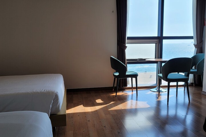 Room 54 of 66
