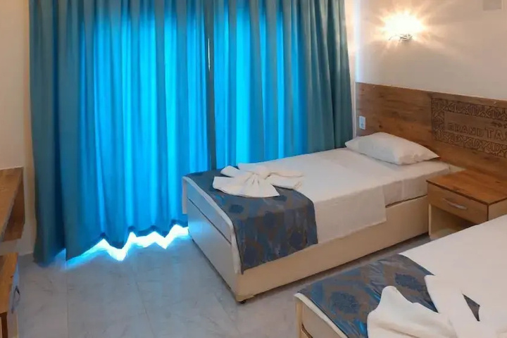 Room 4 of 13