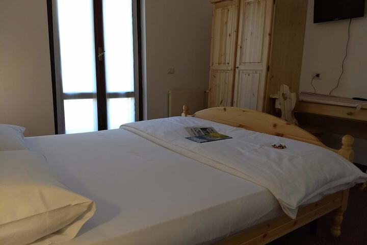 Room 4 of 13