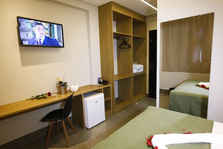 Room 8 of 32