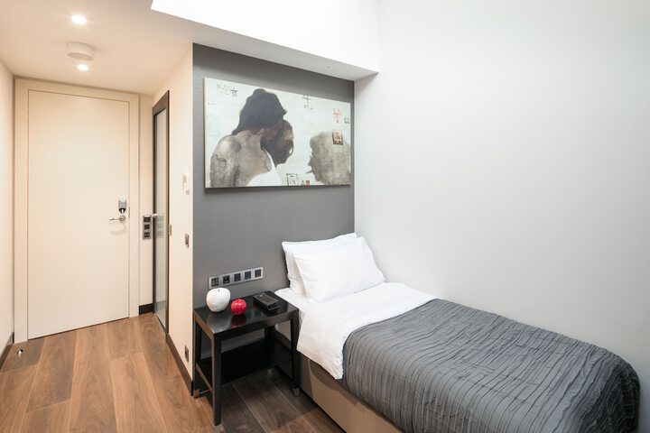 Room 5 of 77