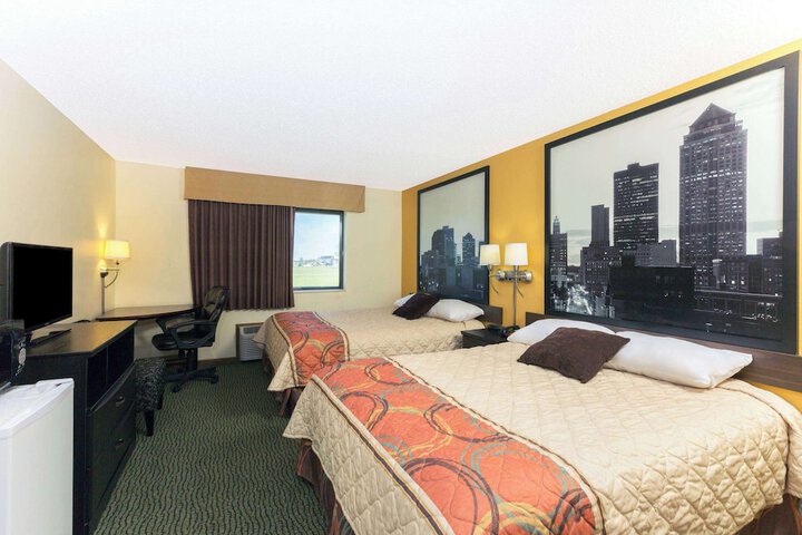 1 Queen Bed (8 of 12)