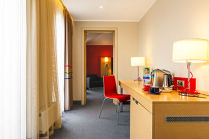 Room 33 of 59