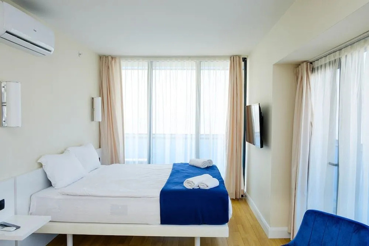 Room 5 of 20