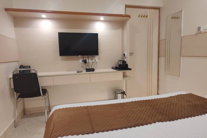 Room 7 of 19