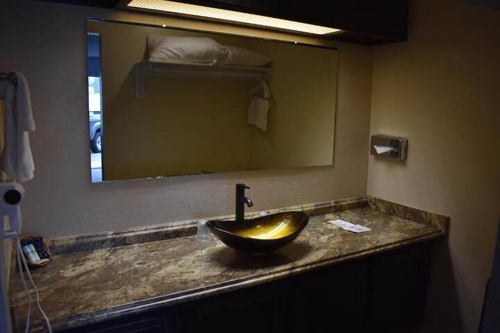 Room 12 of 26