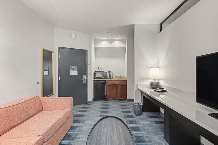 Room 98 of 236