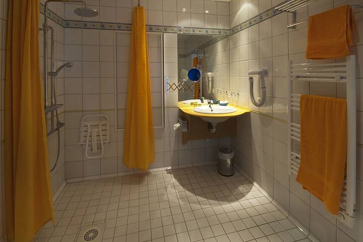 Room 15 of 41