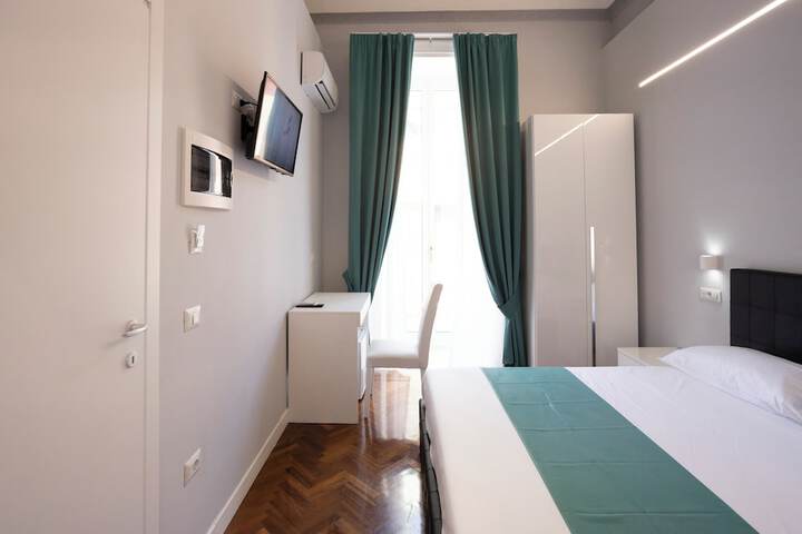 Room 33 of 111