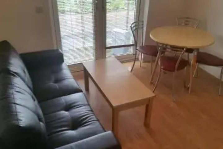 Room 6 of 11